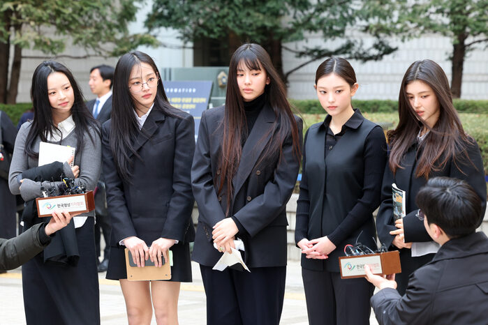 첫 심문기일 마친 그룹 뉴진스